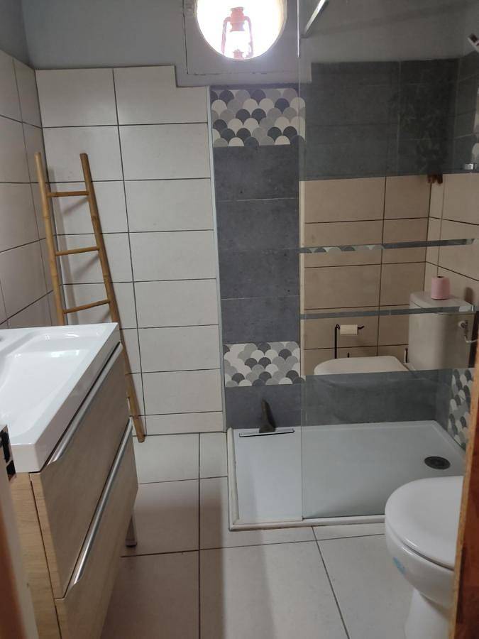 Location de vacances pour 6 personnes, avec Balcon ainsi que Terrasse et Vue à Peyrouse - 4