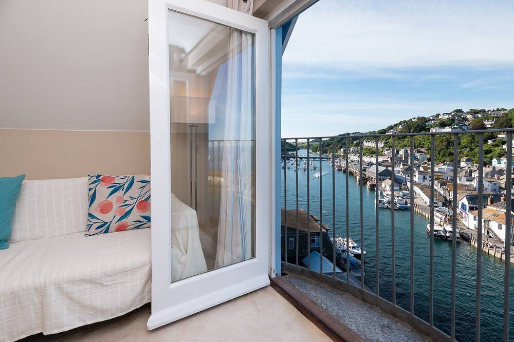 Modernes Apartment mit herrlicher Aussicht, in der Nähe der Stadt und des Strandes. in Looe, Cornwall