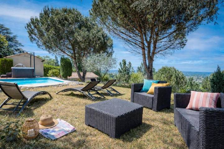 Location de vacances pour 4 personnes, avec jardin et terrasse ainsi que piscine et jacuzzi à Monbazillac - 2