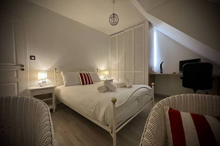 Gîte pour 5 personnes, avec jardin dans Plage du Moulin Blanc - 2