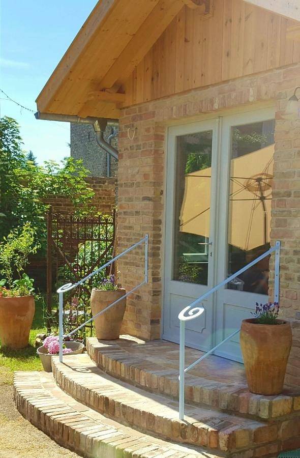 Ferienwohnung für 4 Personen, mit Terrasse und Garten sowie Ausblick in Nauen