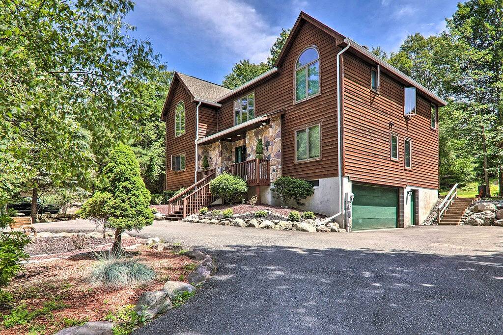 4 Mi to Slopes! Split Rock Resort Home w/ Fire Pit in Hickory Run State Park