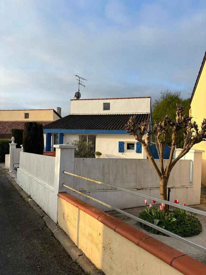Location de vacances pour 8 personnes, avec piscine ainsi que terrasse et jacuzzi à Lamothe-Capdeville - 3