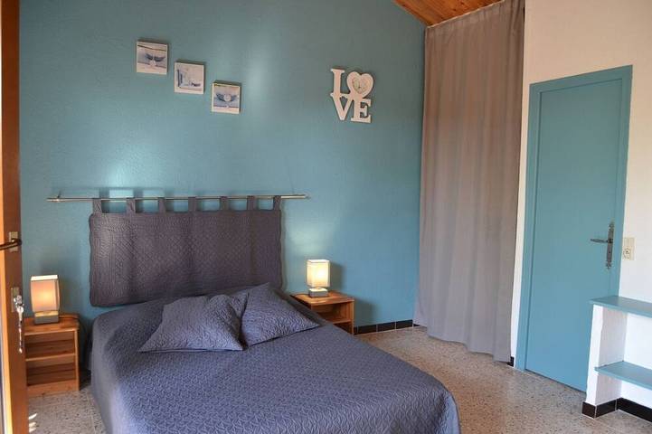Gîte pour 3 personnes, avec Terrasse ainsi que Jardin et Piscine à Saint-Dézéry - 2