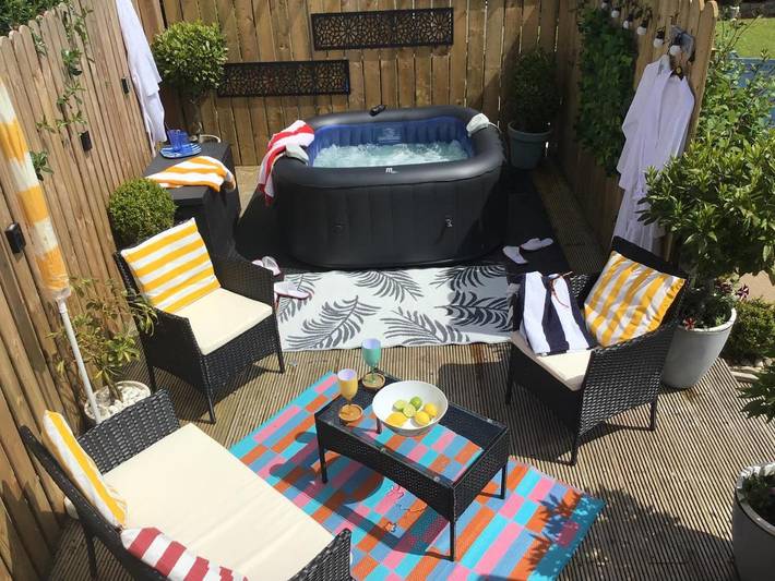 Gîte pour 3 personnes, avec terrasse et vue dans Dunglow