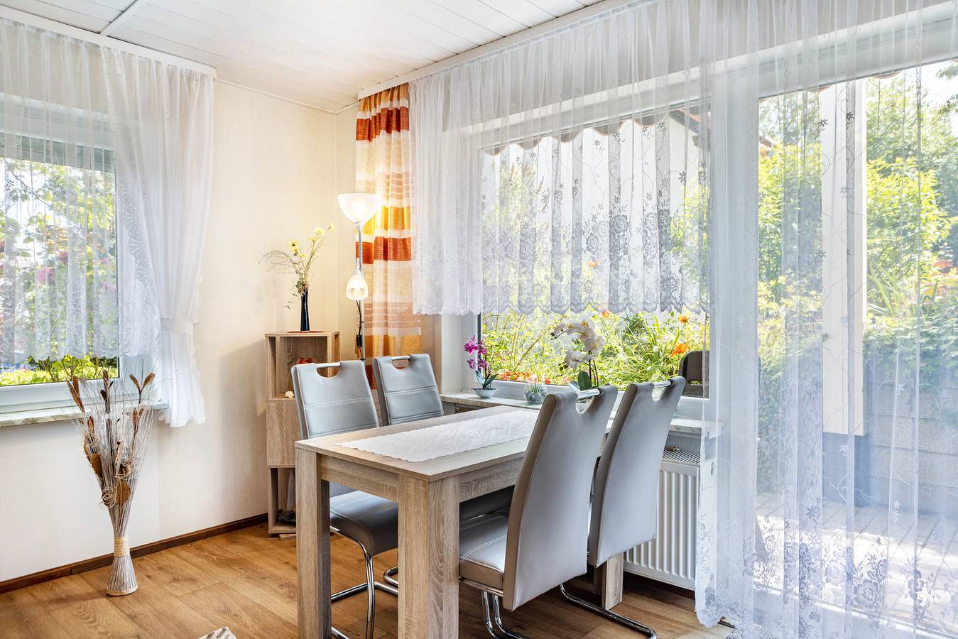 Ganze Wohnung, Ferienwohnung 'Schneeweißchen' mit Privatterrasse und Wi-Fi in Naumburg, Hessisches Bergland