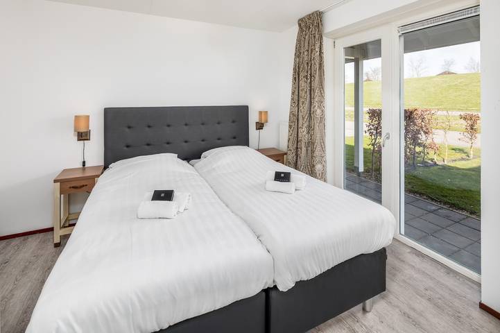 Ferienhaus für 10 Personen, mit Balkon/Terrasse und Terrasse in Bruinisse - 2