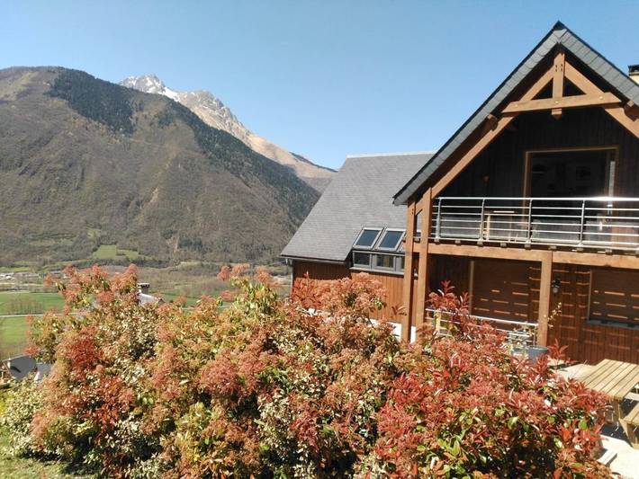 Gîte pour 6 personnes, avec jardin et vue, animaux acceptés à Camparan