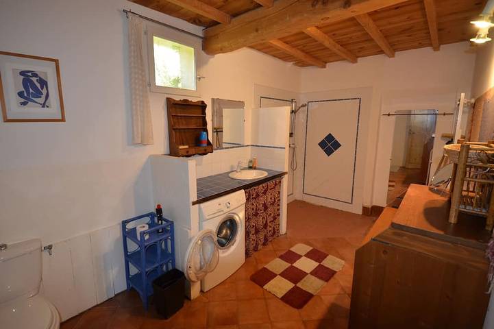 Location de vacances pour 4 personnes, avec jacuzzi et terrasse ainsi que jardin et piscine à Mazan - 4