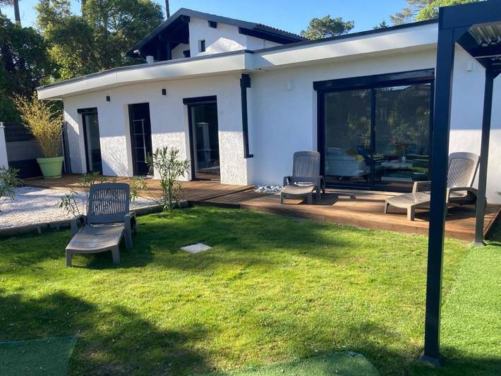 Vakantiehuis voor 7 personen, with Balkon and Terras as well as Tuin and Zwembad in Labenne