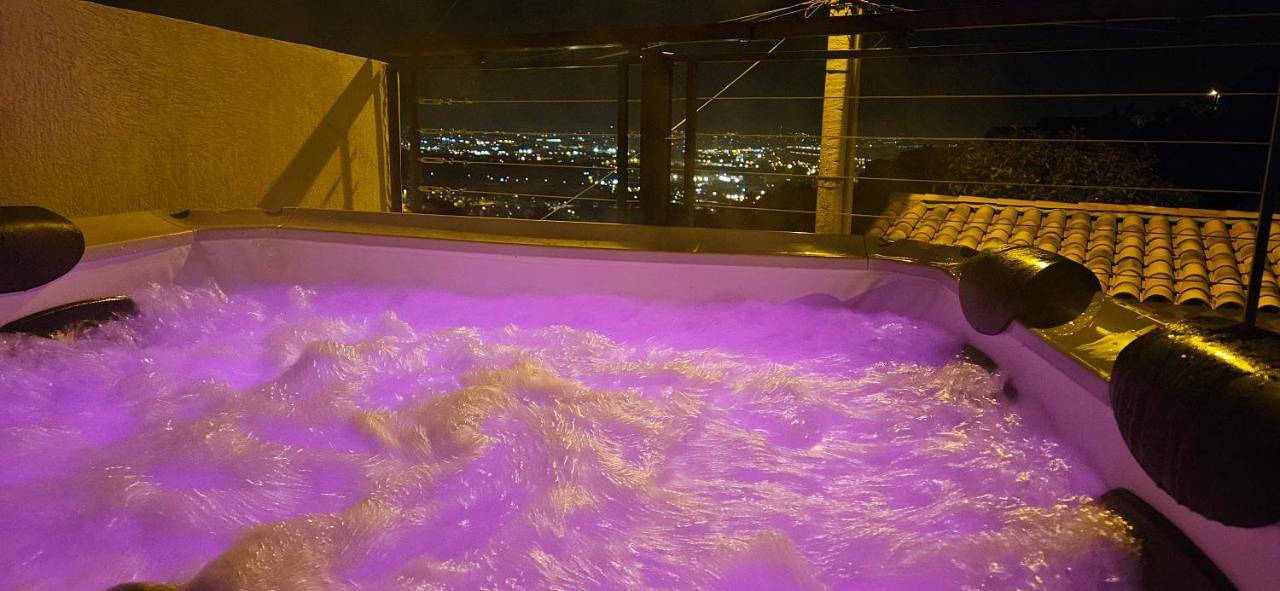 Bella Villa Piscine & jacuzzi in Marseille, Middellandse Zeekust (Frankrijk)