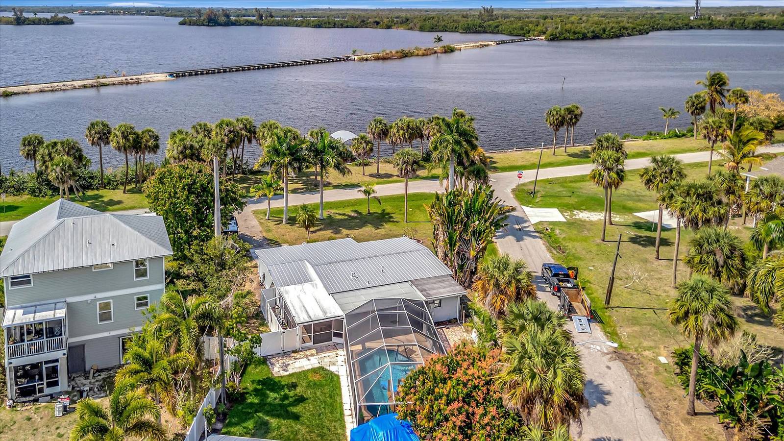 Waterfront 3B Free Boat Parking  near Downtown in Fort Myers, Southwest Florida
