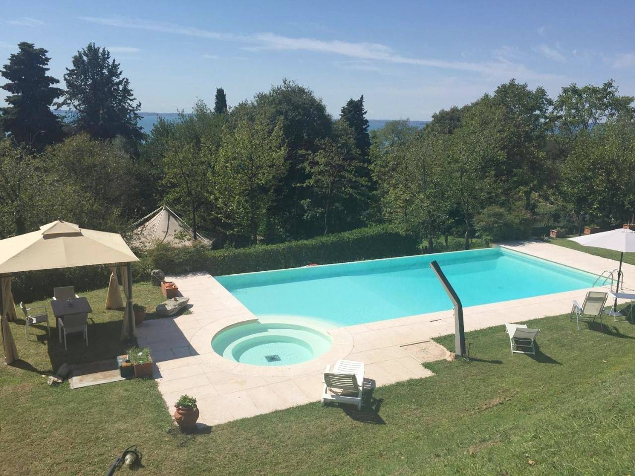 Garda Lake with private pool in Garde, Montagnes autour du lac de Garde