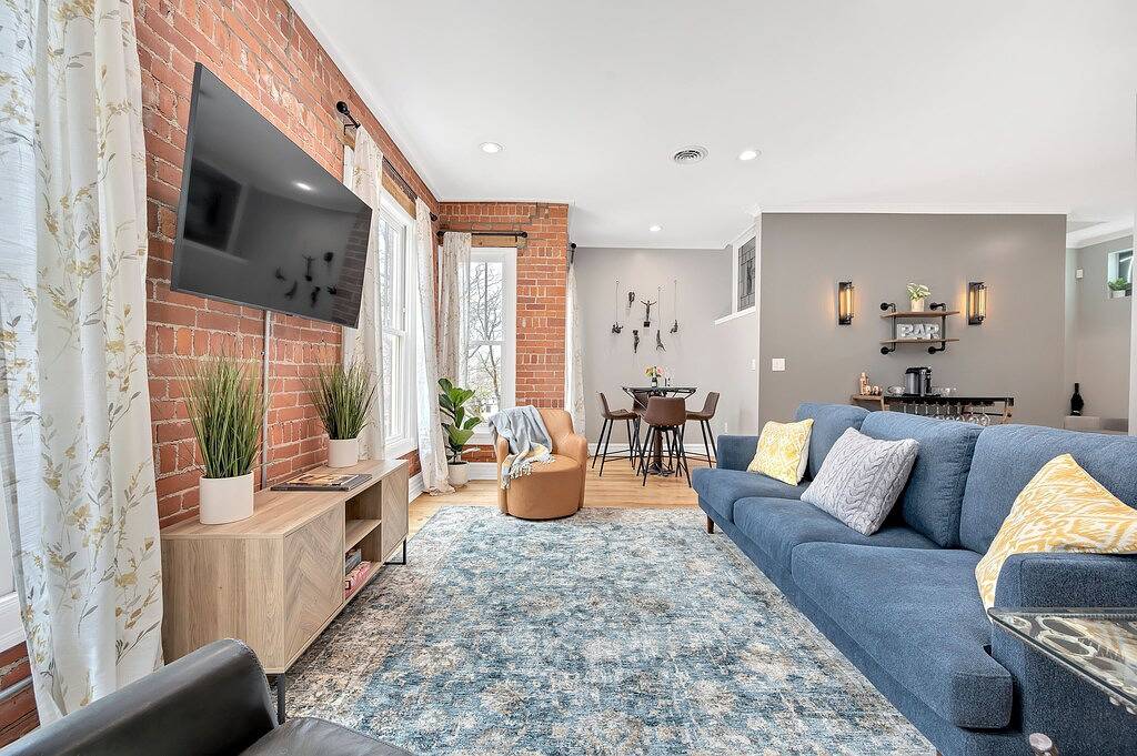 Ganze Wohnung, The Holly Herald Downtown Battle Alley in Holly Michigan, Oakland County