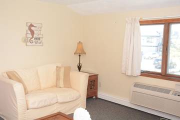 Beach Rental for 7 Guests in Newport East, Rhode Island, Picture 3