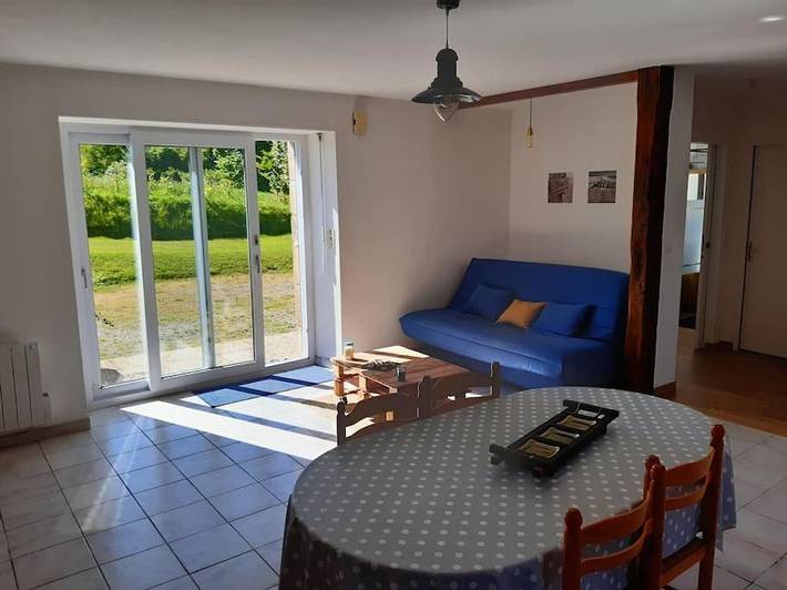 Location de vacances pour 4 personnes, avec terrasse ainsi que vue et jardin à Saint-Lormel - 2