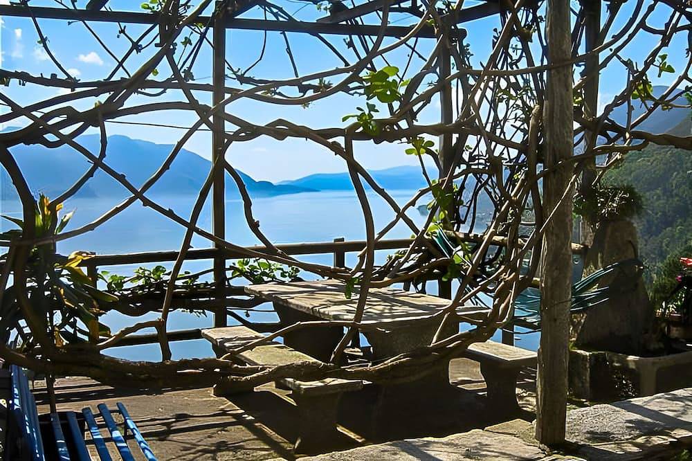 Ganze Wohnung, Gemütliche 1-Zimmer-Wohnung mit Terrasse, Gärtchen und Traumseesicht in Cannero Riviera, Lago Maggiore (Piemont)