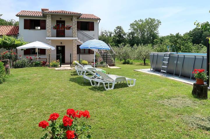 Ferienhaus für 5 Personen, mit Pool und Garten, mit Haustier