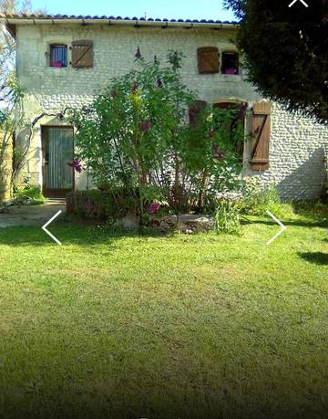Gîte pour 4 personnes, avec jardin, adapté aux familles à Barzan