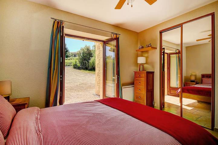 Location de vacances pour 9 personnes, avec jardin et jacuzzi à La Dornac - 4