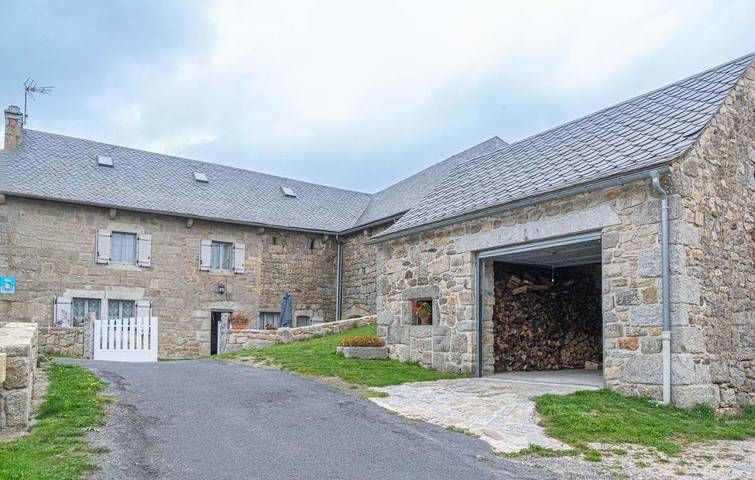Location de vacances pour 6 personnes, avec jardin dans Arzenc-d'Apcher