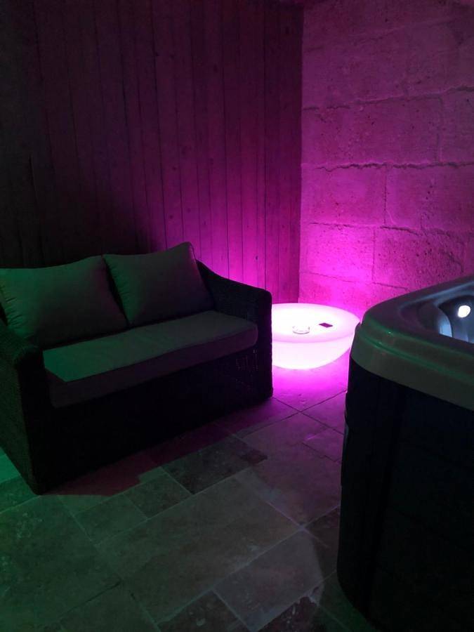 Gîte pour 2 personnes, avec terrasse ainsi que sauna et vue à Remoulins - 2