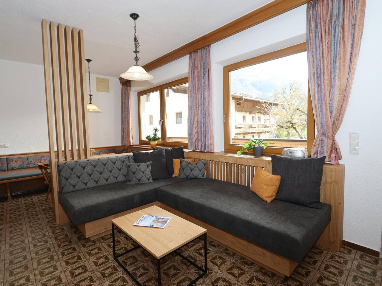Geräumiges Ferienhaus mit Skibus vor der Tür in Tuxer Alpen, Aschau im Zillertal