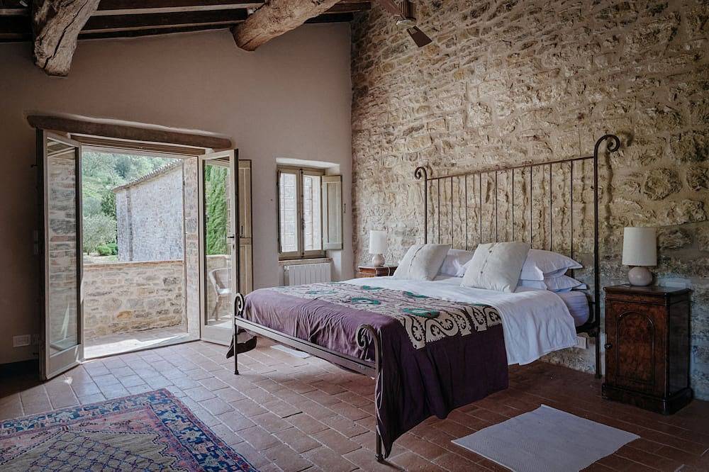 Chiesa Del Carmine - Luxury Umbrian Villa In Stunning Countryside, Sleeping 14 in Perugia, Perugia Province