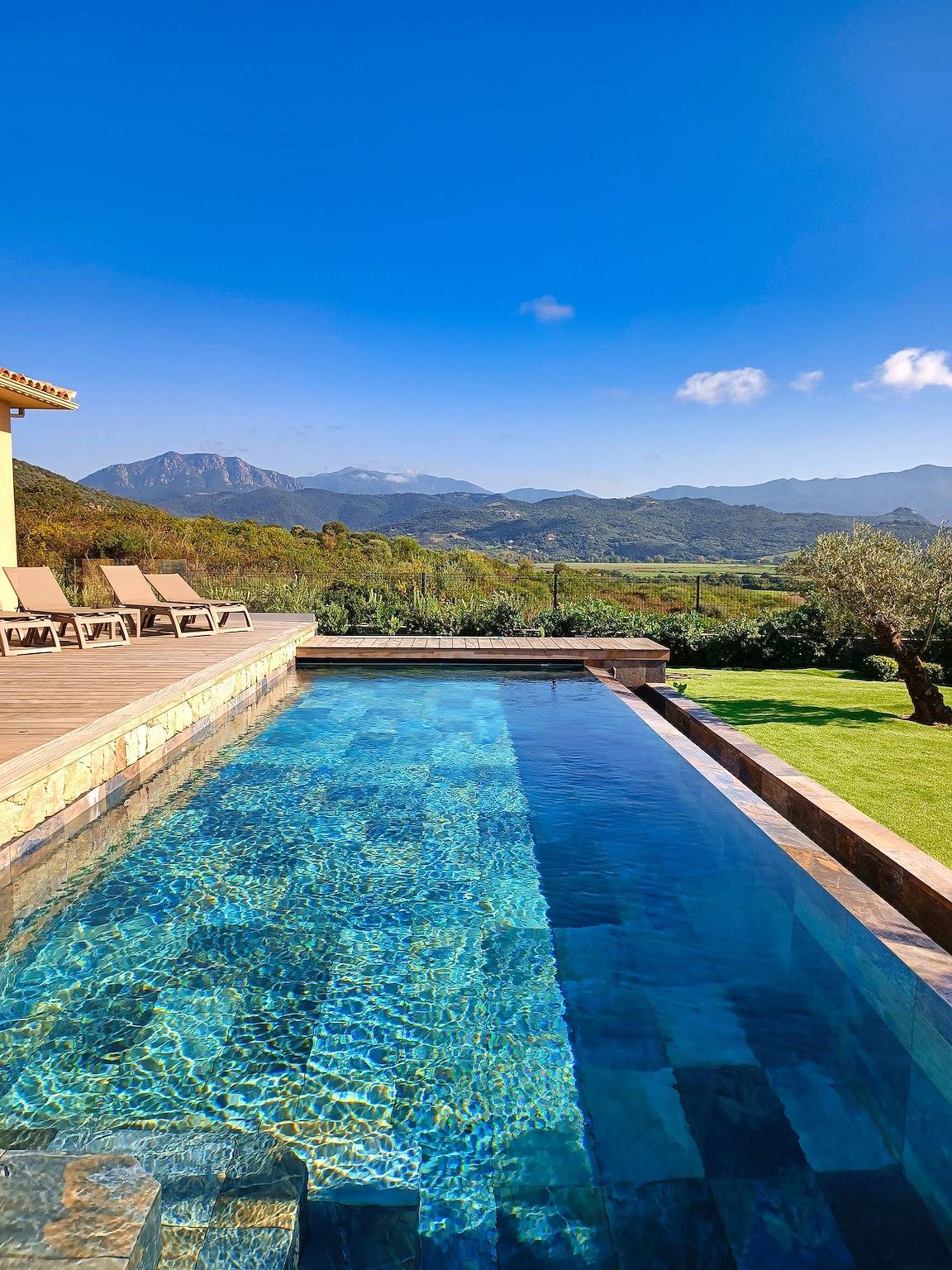 Villa Riposu  Jacuzzi  Pool  Beach Access on Foot in Sagone, Coggia