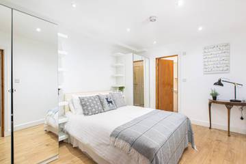 Vacation Rental for 4 Guests in Camden, London, Picture 2