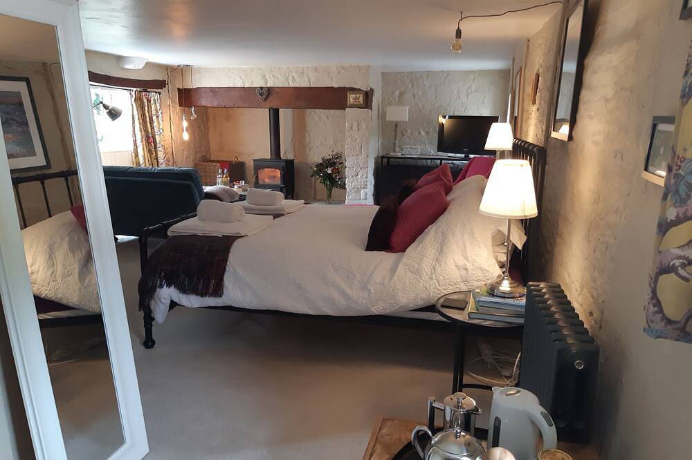 Unique suite full of character with own entrance in Wedmore, Somerset
