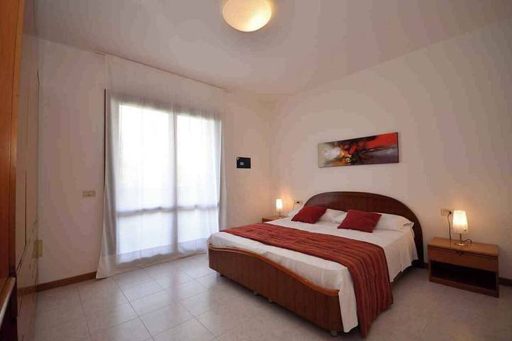 Bungalow für 8 Personen, mit Balkon und Terrasse sowie Garten und Pool in Bibione - 2