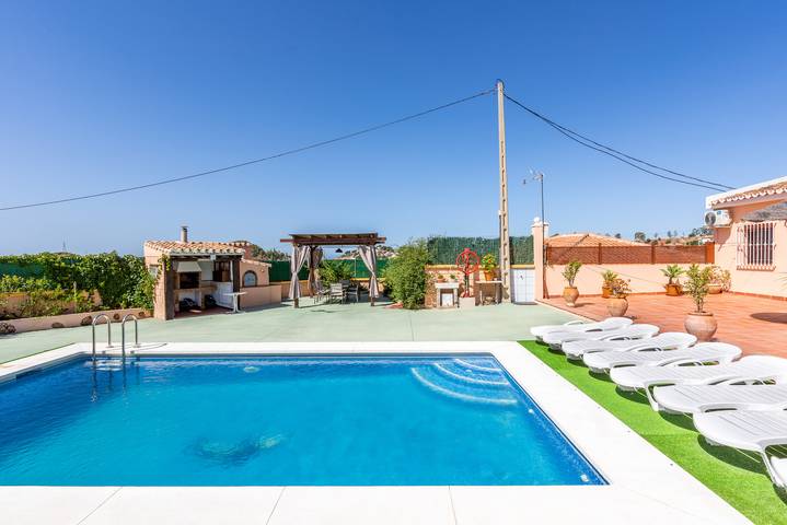 Holiday Home El Ventorrillo with Pool, Sea View, Garden & A/C; Parking available in Málaga (Este), Malaga