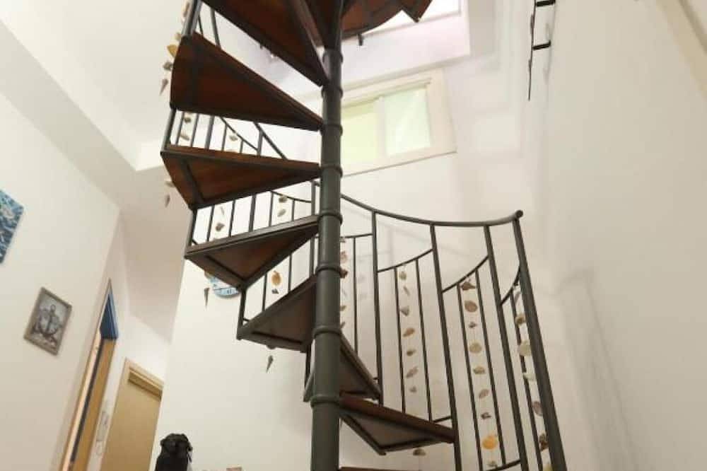 Entire apartment, Sweet World - Family Room with Terrace Near the Beach in Terrasini, Palermo Province