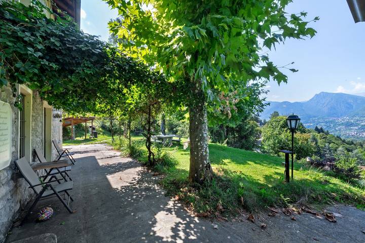 Appartamento intero, Appartamento 'Casale La Selva Cottage Grande' con piscina e giardino condivisi e Wi-Fi in Bene Lario, Provincia di Como