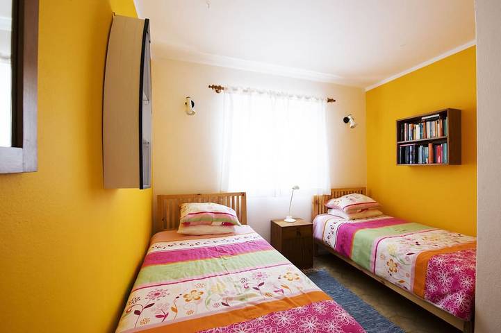 Ganze Wohnung, Casa Valeria 1.Stock direkt am Meer 2 Schlafzimmer Dachterrasse Strand Meerblick in Praia do Burgau, Budens