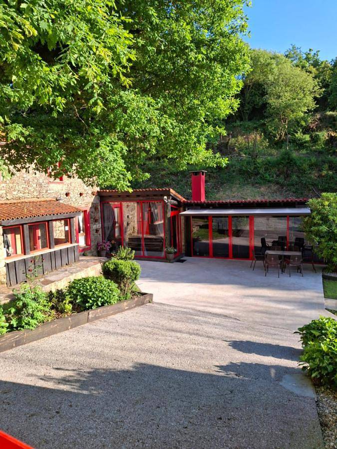 Casa rural para 10 personas, con jardín y piscina además de piscina para niños y vistas en Provincia de La Coruña - 2