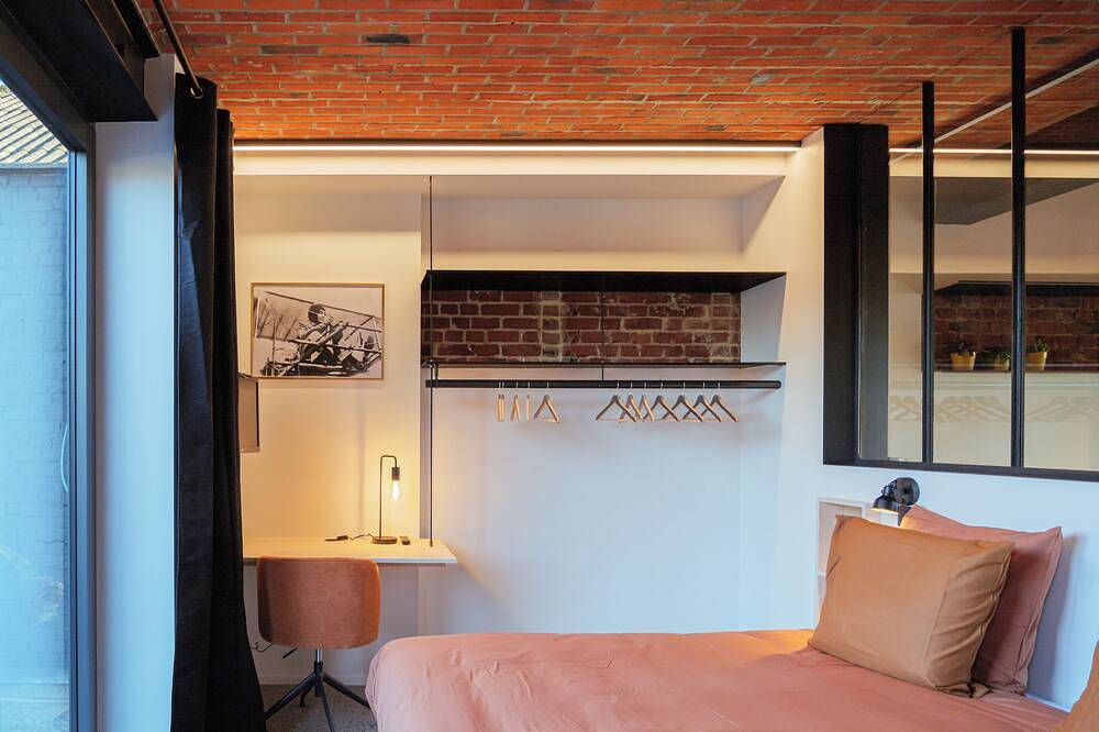 Geheel appartement, La Camuche by Hélène Dutrieu in Doornik, Henegouwen