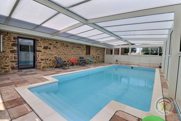 Gîte pour 14 personnes, avec Jardin ainsi que Piscine et Vue à Montfort-sur-Meu