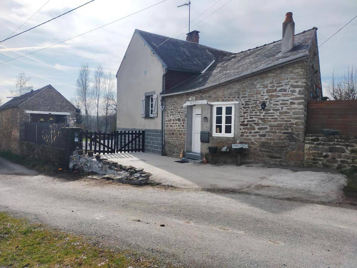 Chambre d'hôtes Se Sentir Libre Noisette in Crozant, Région de Guéret