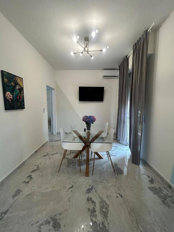 Gîte pour 4 personnes, avec Balcon et Terrasse ainsi que Jardin et Vue à Novare - 2