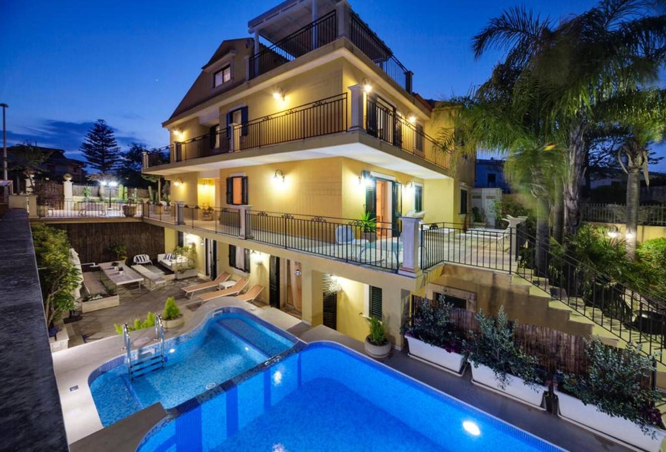 Appartamento intero, Appartamento 'Venere In Villa' con piscina condivisa, Wi-Fi e aria condizionata in Marina di Ragusa, Provincia di Ragusa