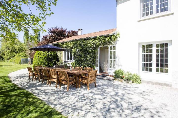 Location de vacances pour 13 personnes, avec Jardin dans Lusseray