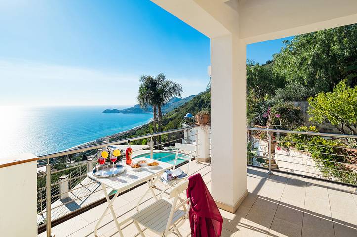 Location de vacances pour 8 personnes, avec terrasse et jardin à Letojanni - 2