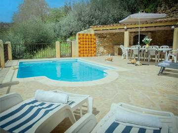 Location de vacances pour 6 personnes, avec terrasse à Cotignac