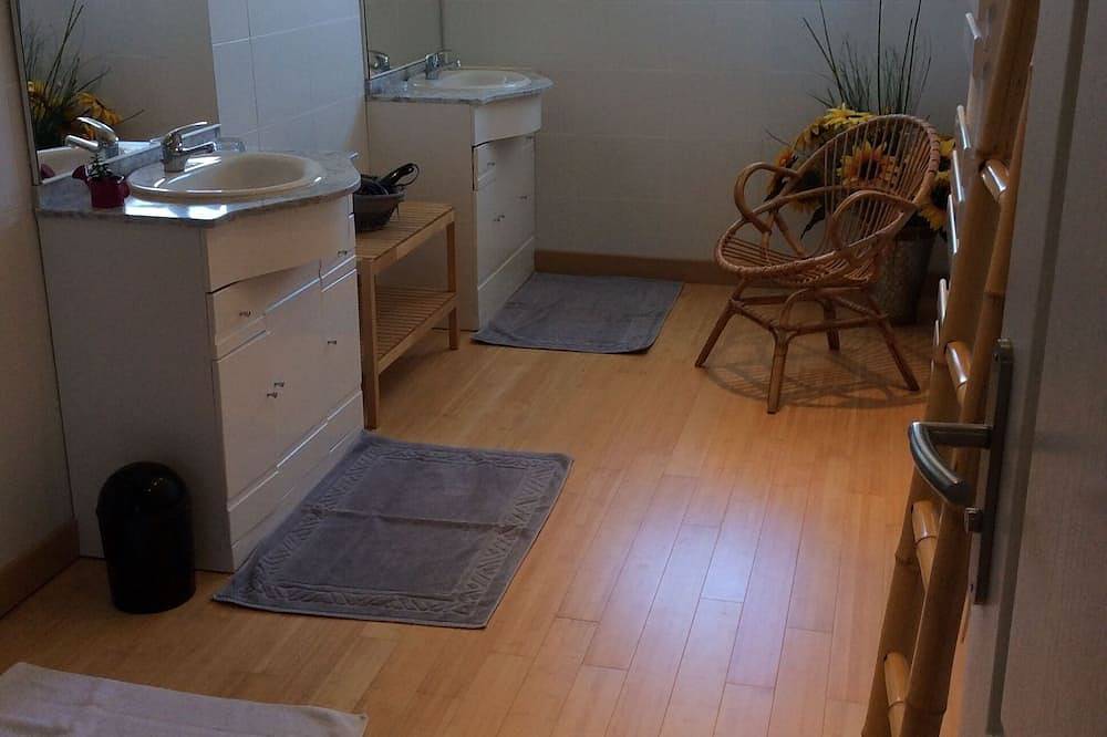 Loft très spacieux à Carantec (Finistère),grand jardin et parking clos. in Carantec, Ceinture Dorée