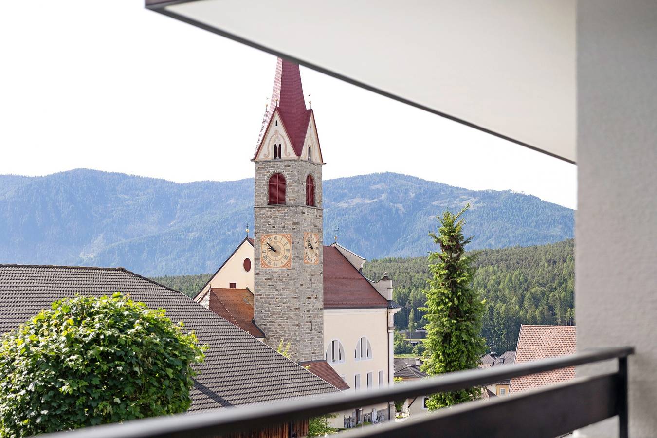 Ganze Wohnung, Ferienwohnung 'Sonnlicht' mit Bergblick, privater Terrasse und Wi-Fi in Pfalzen, Dolomiti Superski