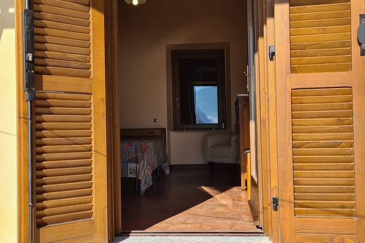 Gîte pour 10 personnes, avec balcon à Castel di Tora