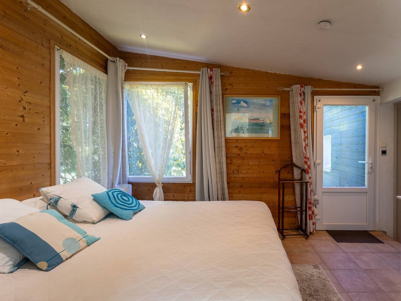 Chambre d'hôtes 'Chalet Prunelle' avec jardin partagé et Wi-Fi in Beg-Léguer, Lannion
