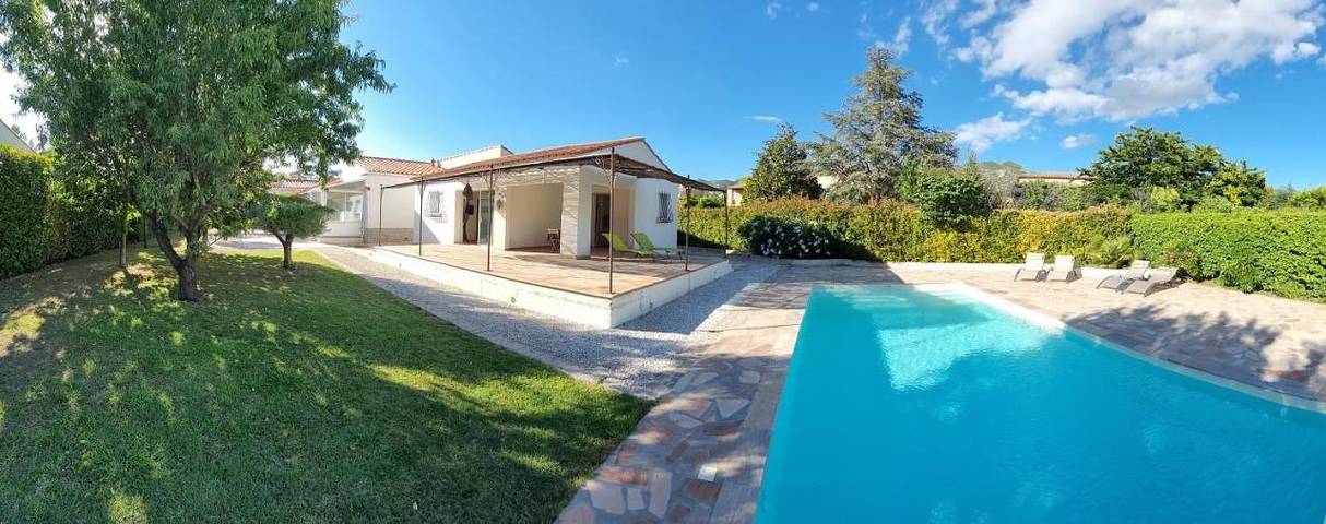 Ferienwohnung für 2 Personen, mit Balkon und Terrasse sowie Garten und Pool